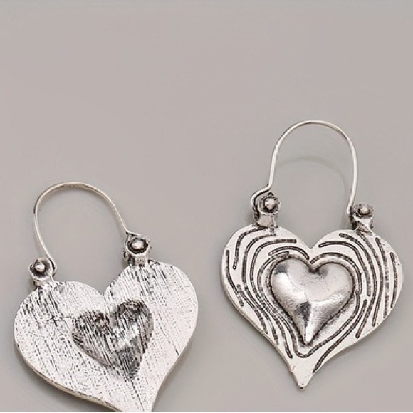 NIP Heart Within a Heart Silver Wired Earrings - Picture 4 of 7